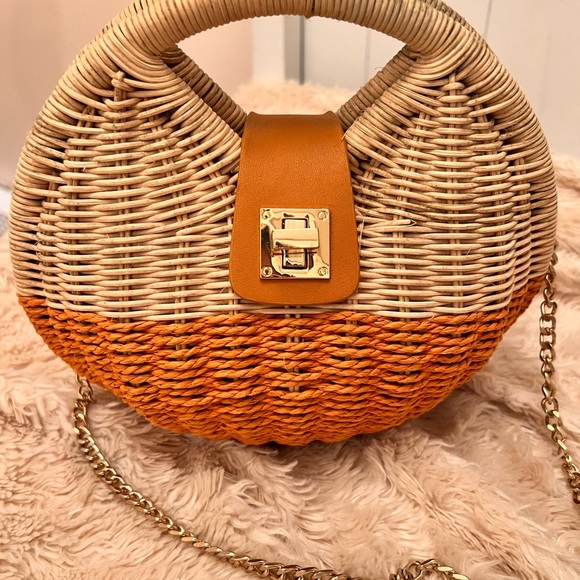 Zara Handbags - Crossbody bag with detachable chain. Perfect for summer brunch or vacation